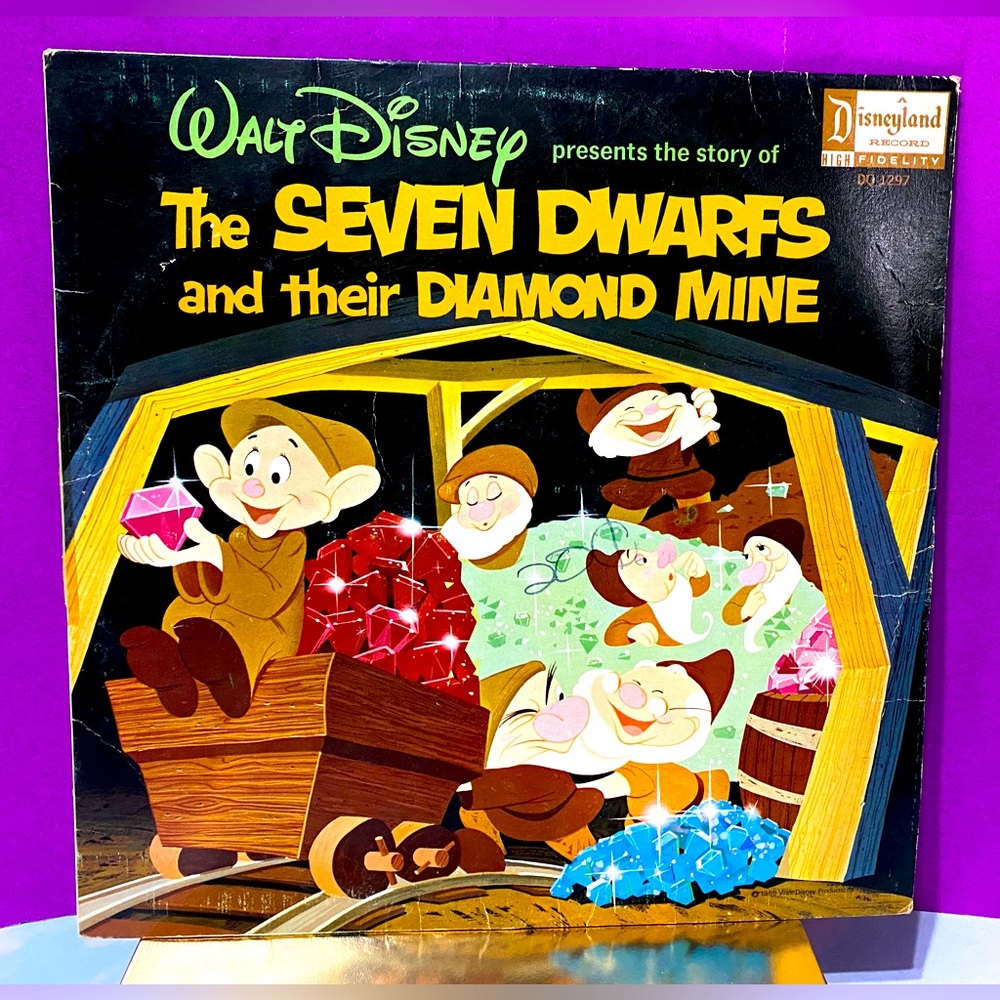 WALT DISNEY’S VINTAGE 1966 THE SEVEN DWARFS & THEIR DIAMOND MINE VINYL RECORD